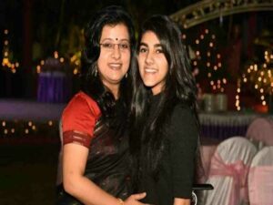 Sana-Ganguly-with-her-mother